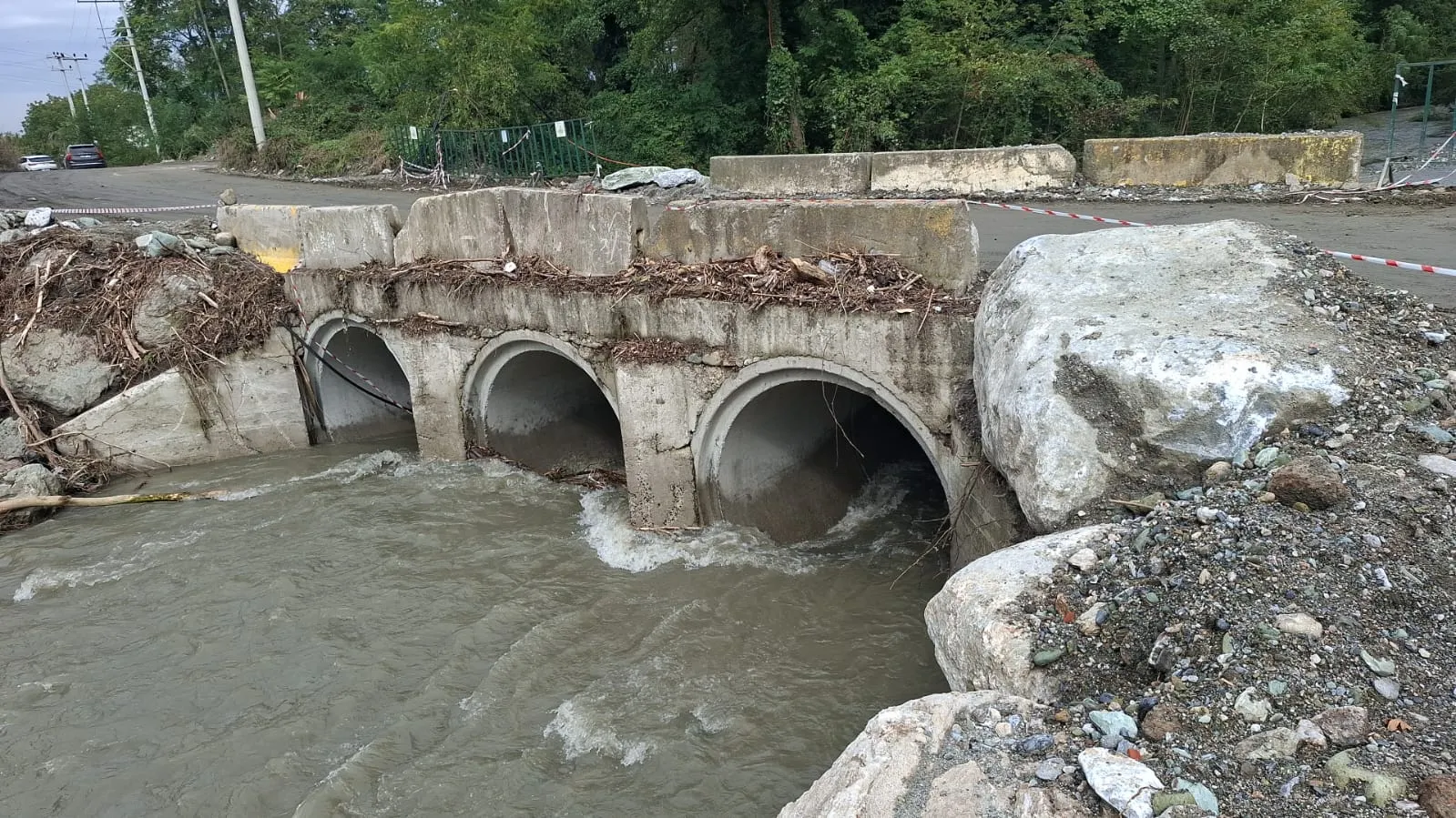 Sapanca'da ulaşım krizine geçici çözüm: Alternatif güzergah trafiğe açıldı