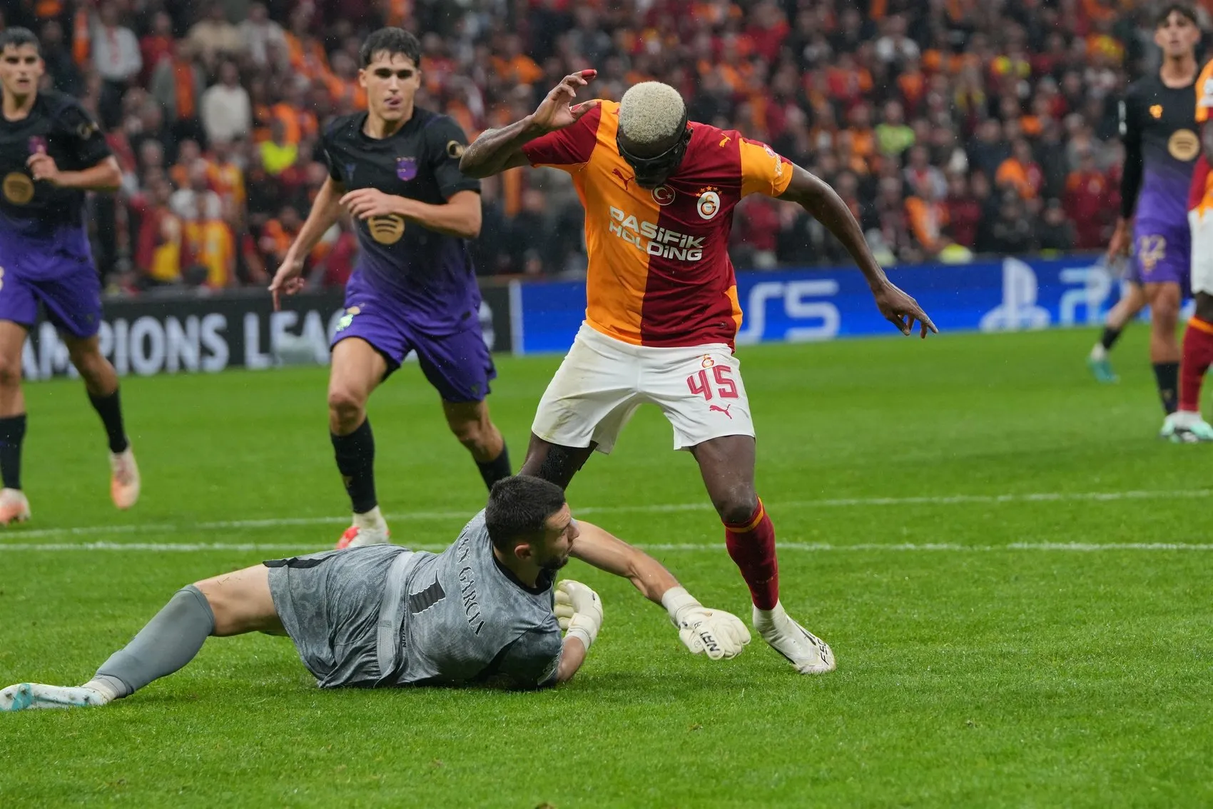 Rams Park'ta hayal kırıklığı: Galatasaray devler arenasında Barcelona'ya boyun eğdi