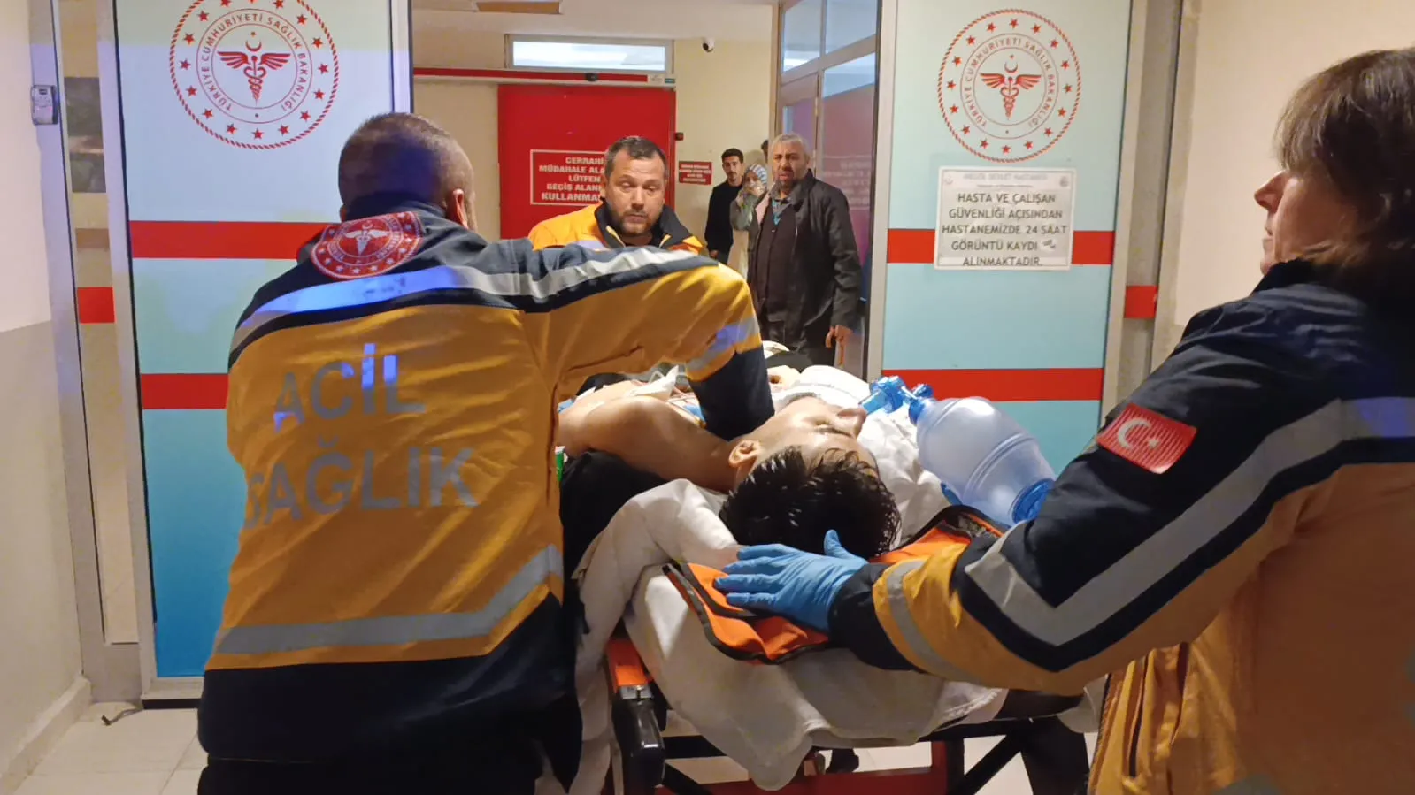 Hastaneye arkadaşlarının durumunu öğrenmeye gelmişti: Bıçaklı kavgada acı son