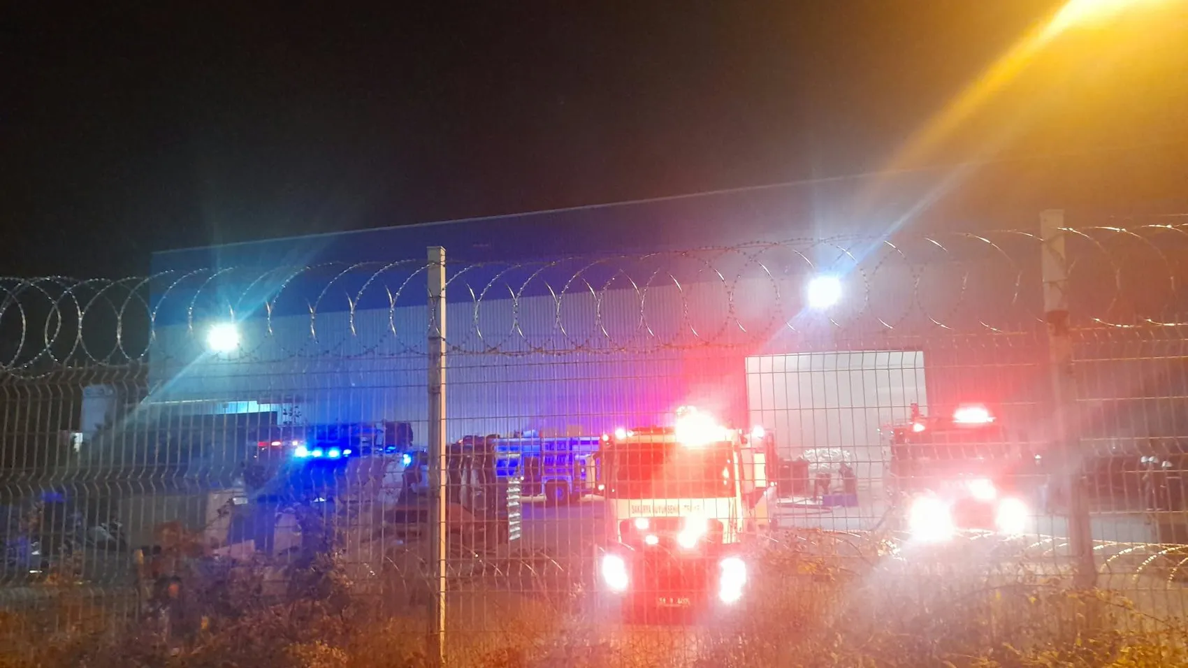 Akyazı'daki fabrikada dehşet anları: Dökümhanede patlama sonrası yangın