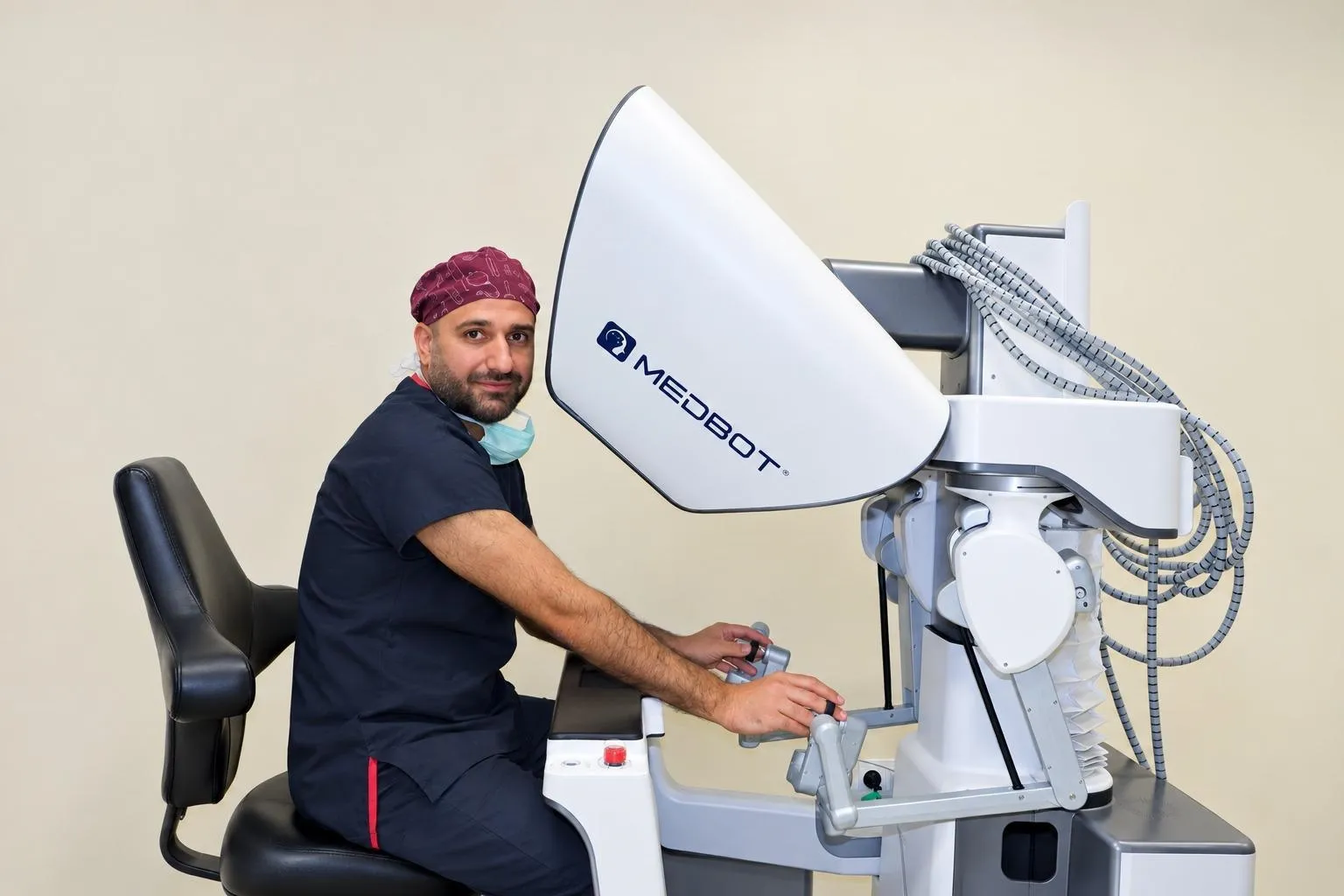 On iki yıllık sancılı bekleyiş robotik cerrahiyle son buldu: Şanlıurfa'da bir ilk