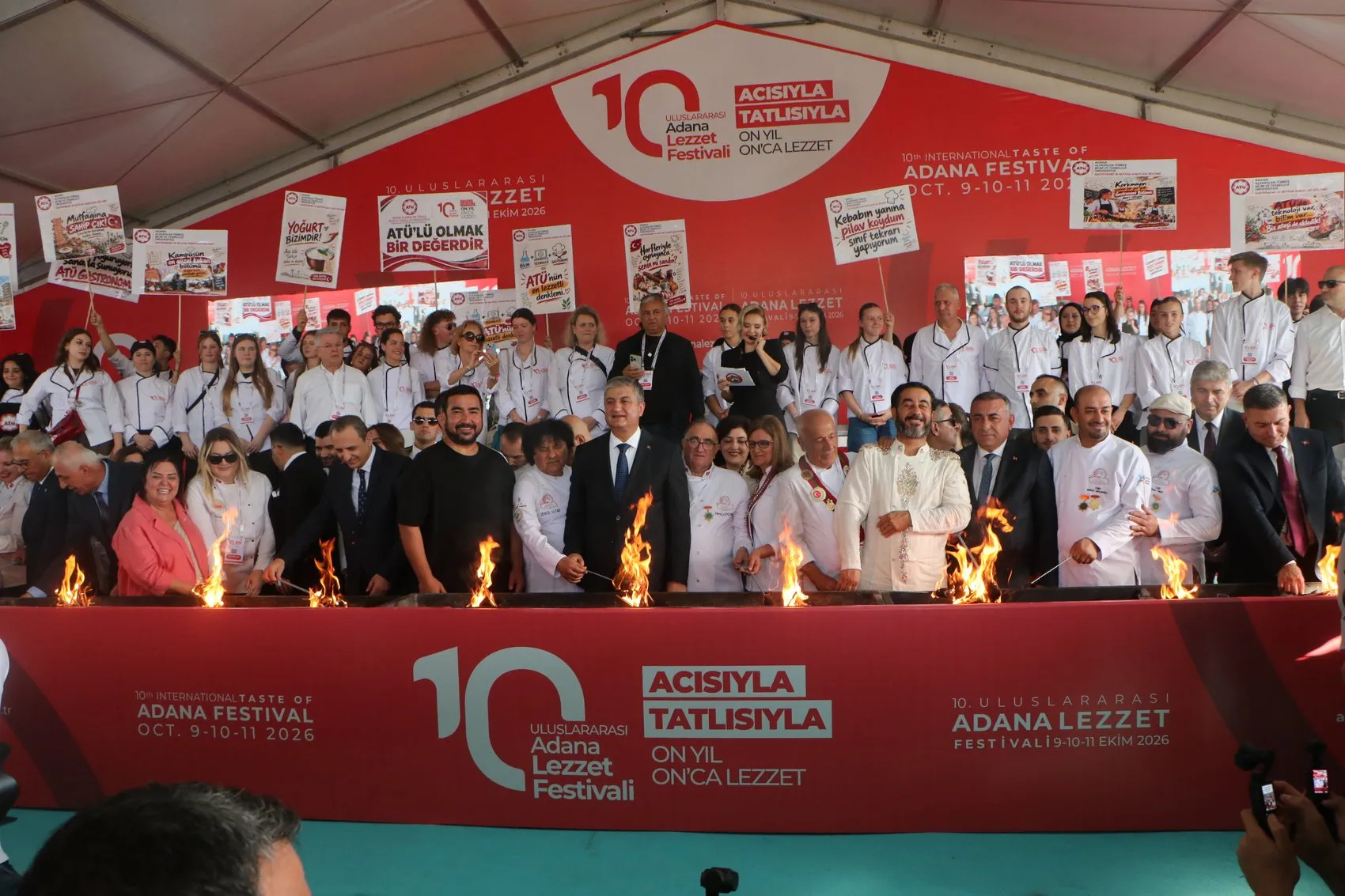 Adana'da dev mangal ateşi 10'uncu kez lezzet tutkunları için yandı