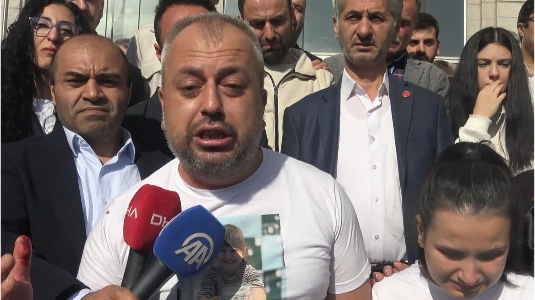6 yaşındaki Ela’nın davasında şok karar: Servis şoförü serbest kaldı, baba adliye koridorlarında isyan etti