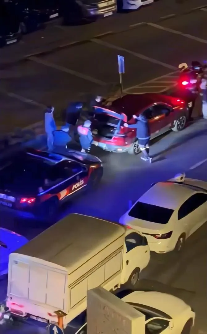 Beşiktaş’ta gece yarısı havai fişekli eğlence polise takıldı: Kaçış planı kısa sürdü