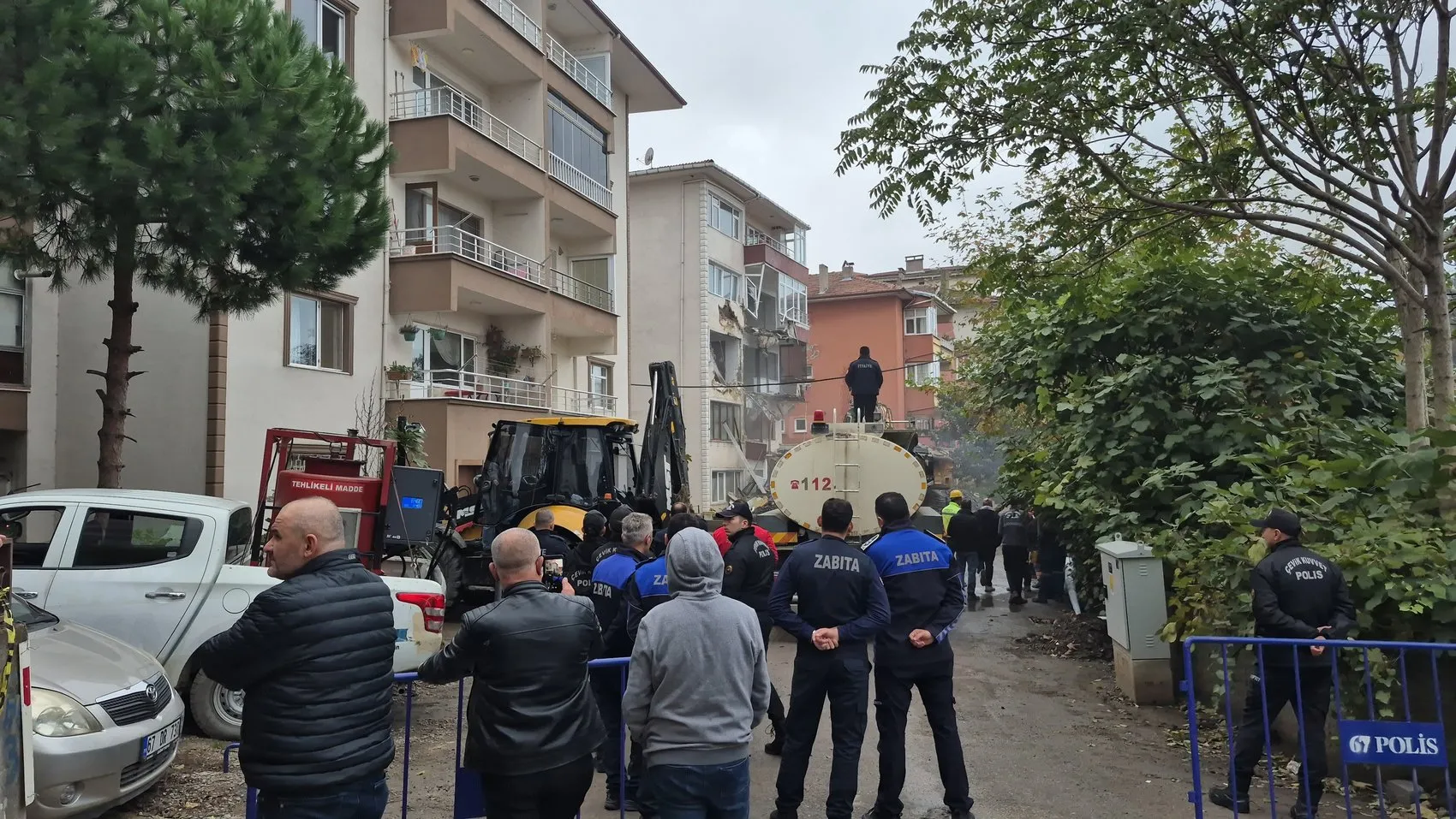 Zonguldak'ta korkutan yıkım: 14 daire daha tahliye edildi