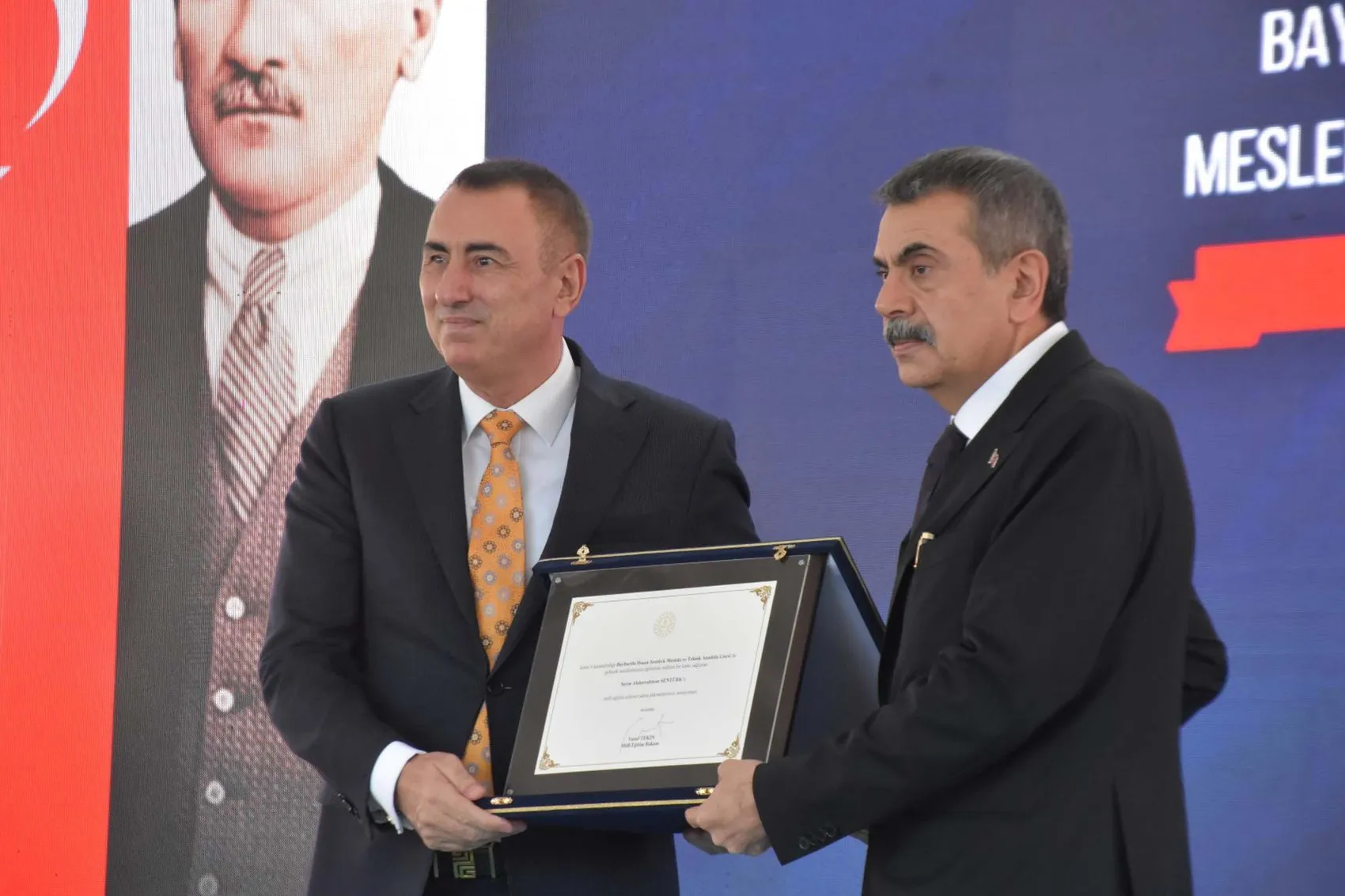 İzmir'de eğitime hayırsever dokunuşu: Bakan Tekin'den yeni okul müjdesi