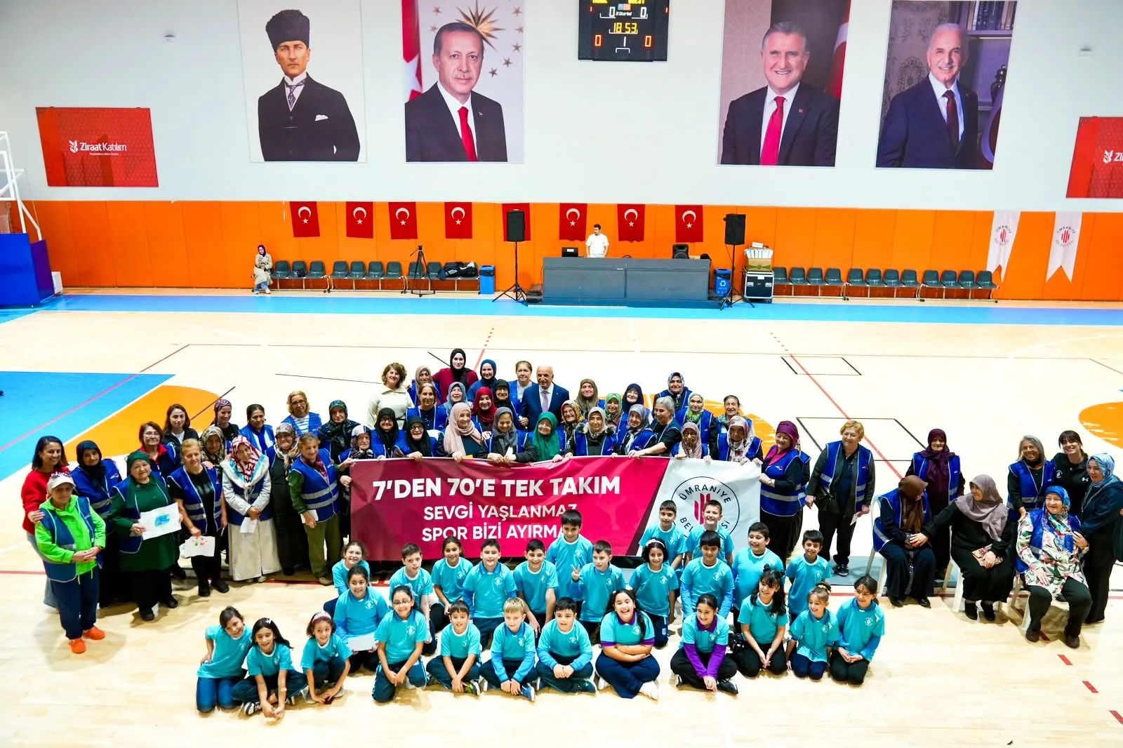 Ümraniye'de kuşaklar arası köprü: 70 kişi aynı spor sahasında buluştu