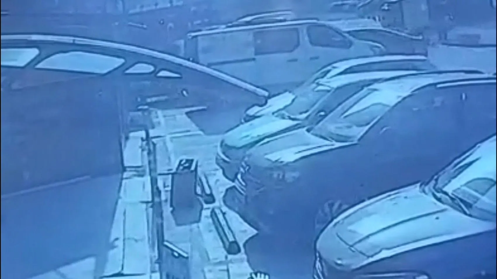 Börek yerken ölümle burun buruna geldi: Saniyelerle kurtuldu