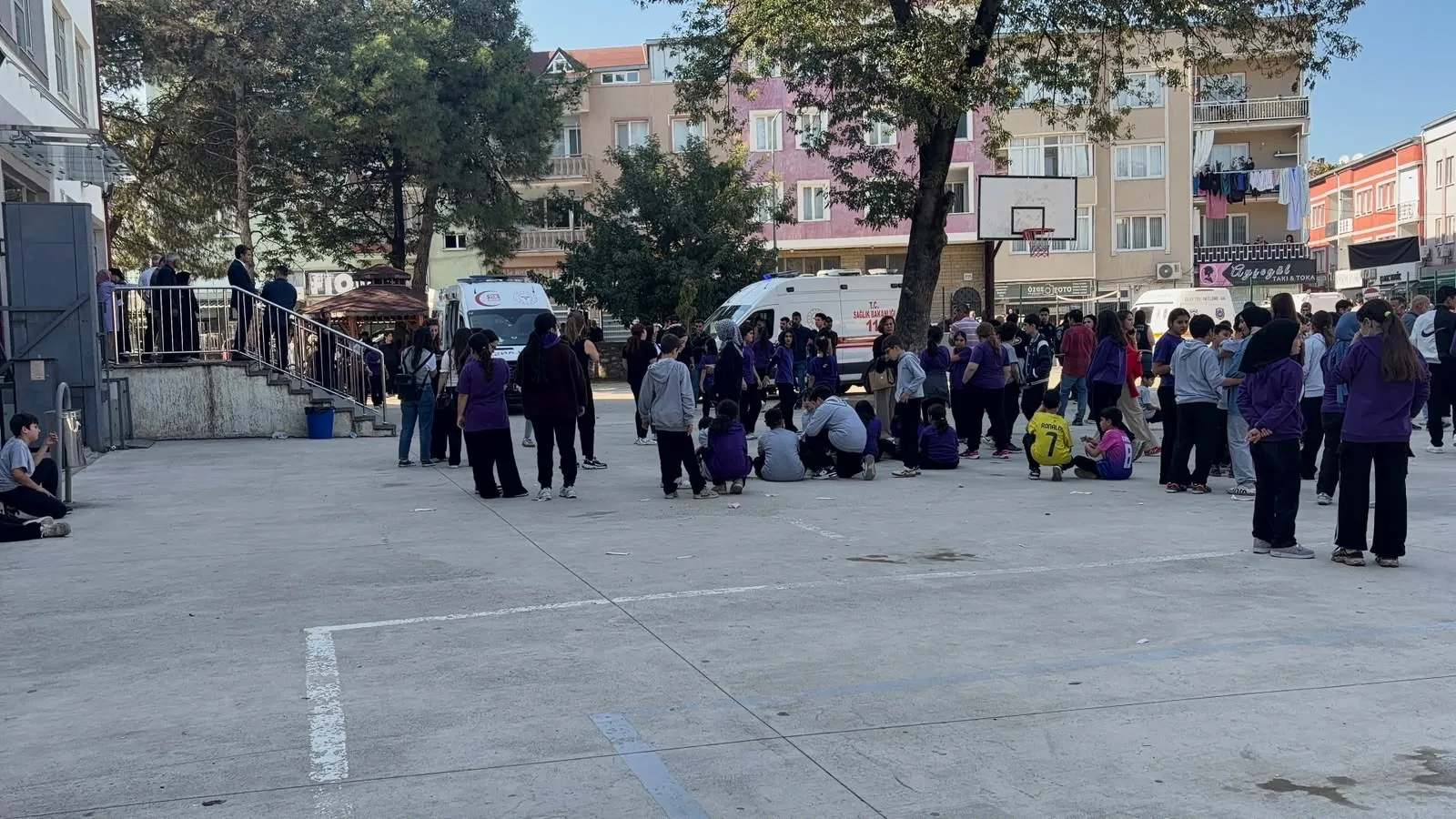 Bursa'daki okulda korku dolu anlar: 12 öğrenci hastanelik oldu