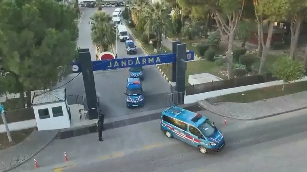 Aydın'da şafak vakti geniş çaplı operasyon: Onlarca kişi kıskıvrak yakalandı