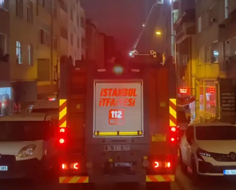 Küçükçekmece'de kentsel dönüşüm bekleyen binada korku dolu anlar