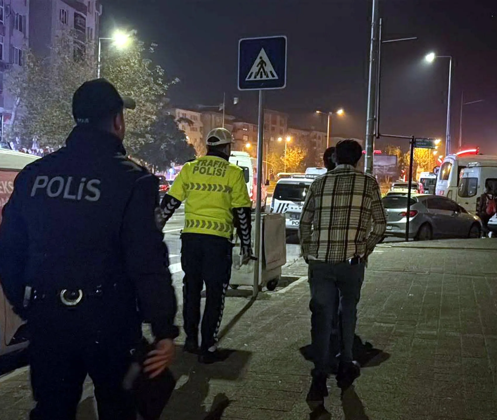 Polis durdurdu, önce kaçmaya çalıştı sonra okuma yazma bilmediğini iddia etti