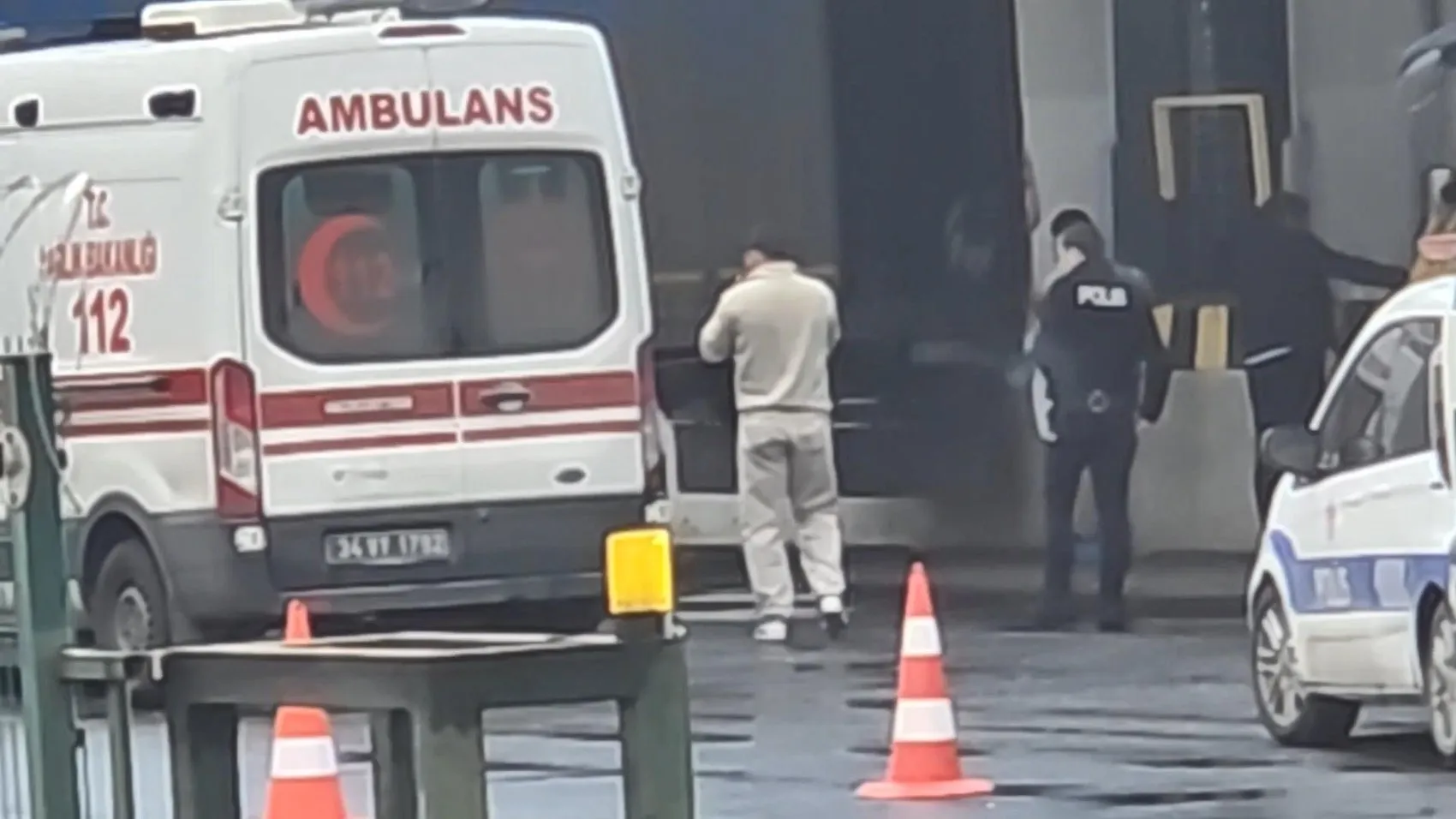 Esenyurt'taki depo faciası: Aynasını düzeltmek için indiği aracının yanında can verdi