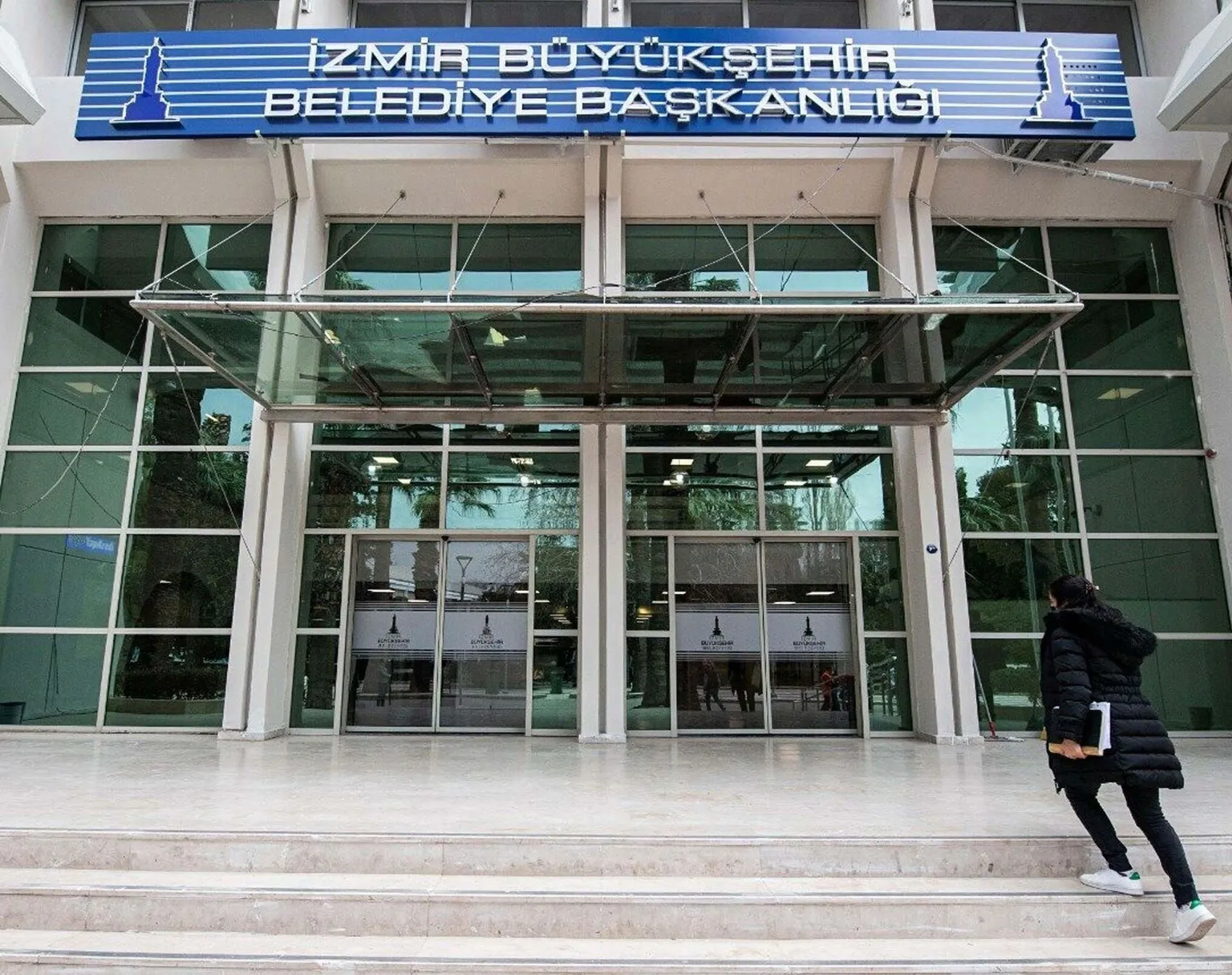 İzmir'deki kentsel dönüşüm dosyasında perde aralandı: Villalar, sahte imzalar ve milyonluk vurgun iddiası