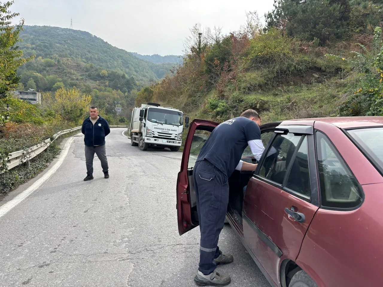 Direksiyon başında gelen ani rahatsızlık: Hastaneye ulaşamadan yol kenarında bulundu
