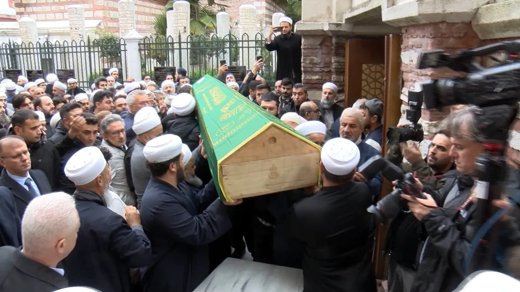 Fatih'te yürek yakan veda: Hafız Mahmut'un son yolculuğu