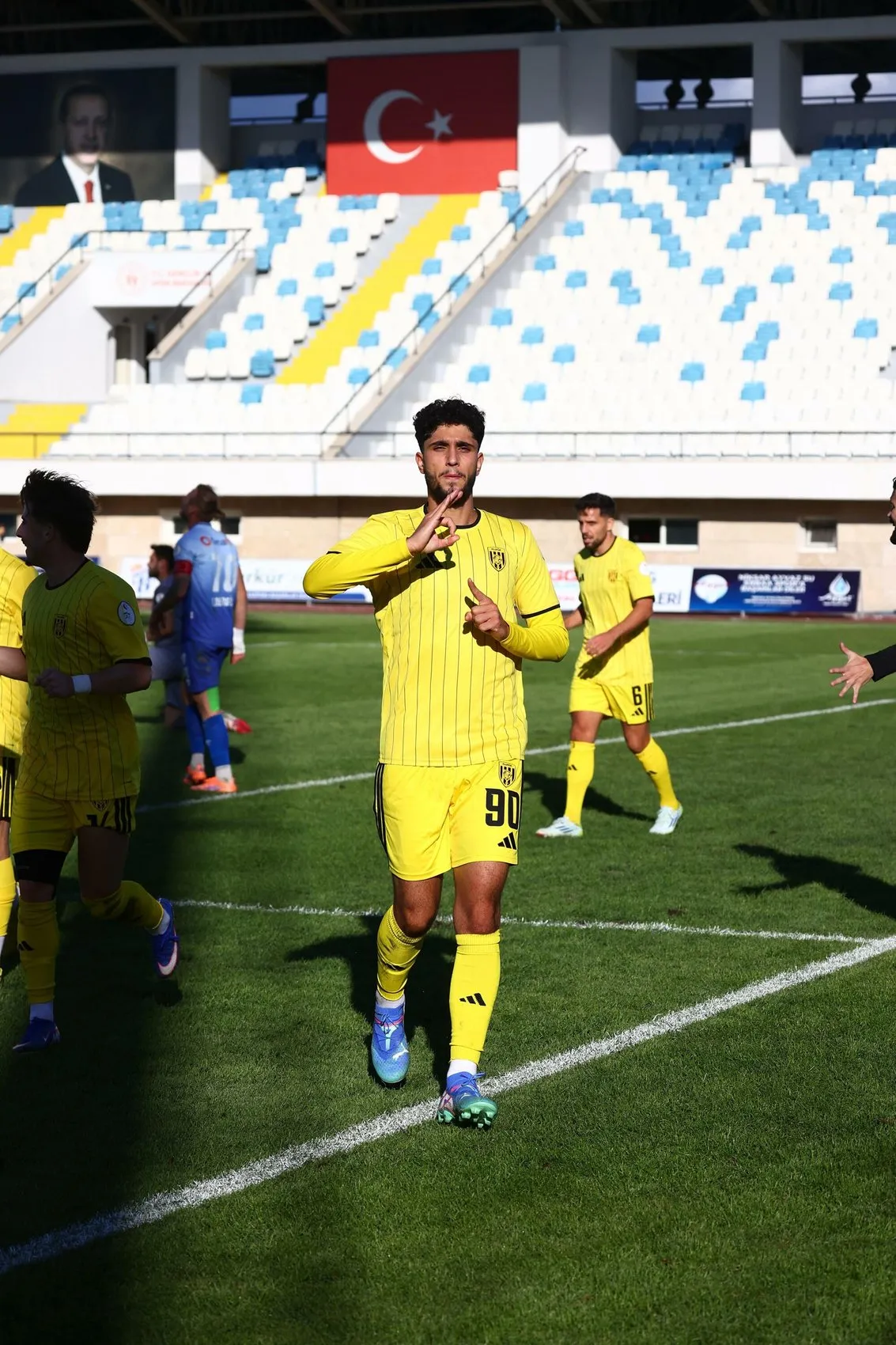 Aliağa FK deplasmanda gol şov yaptı: Zirve takibi tam gaz