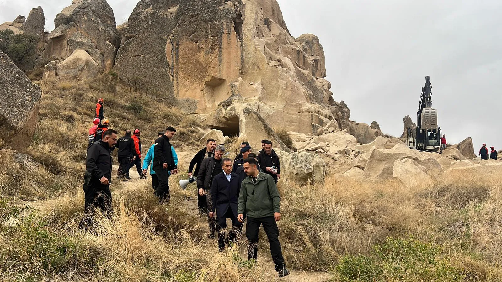 Göreme'de hüzünlü veda: Peribacasından kopan kaya parçaları üç can aldı