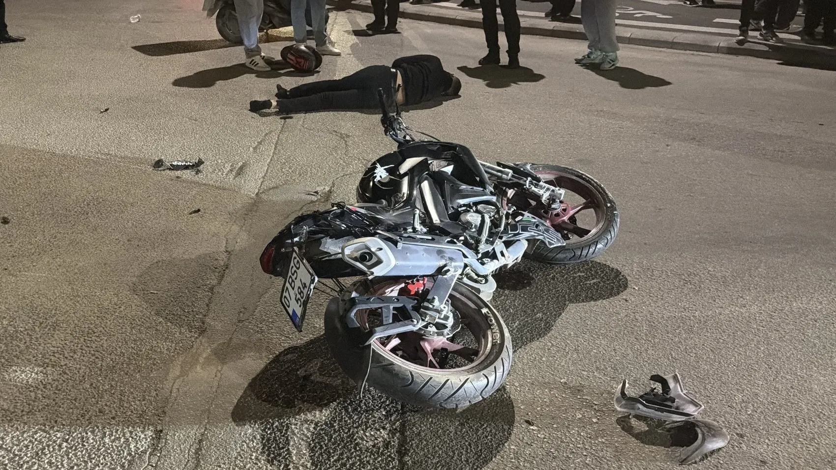 Eskişehir'de motosiklet dehşeti: Ehliyetsiz sürücü kavşağı birbirine kattı