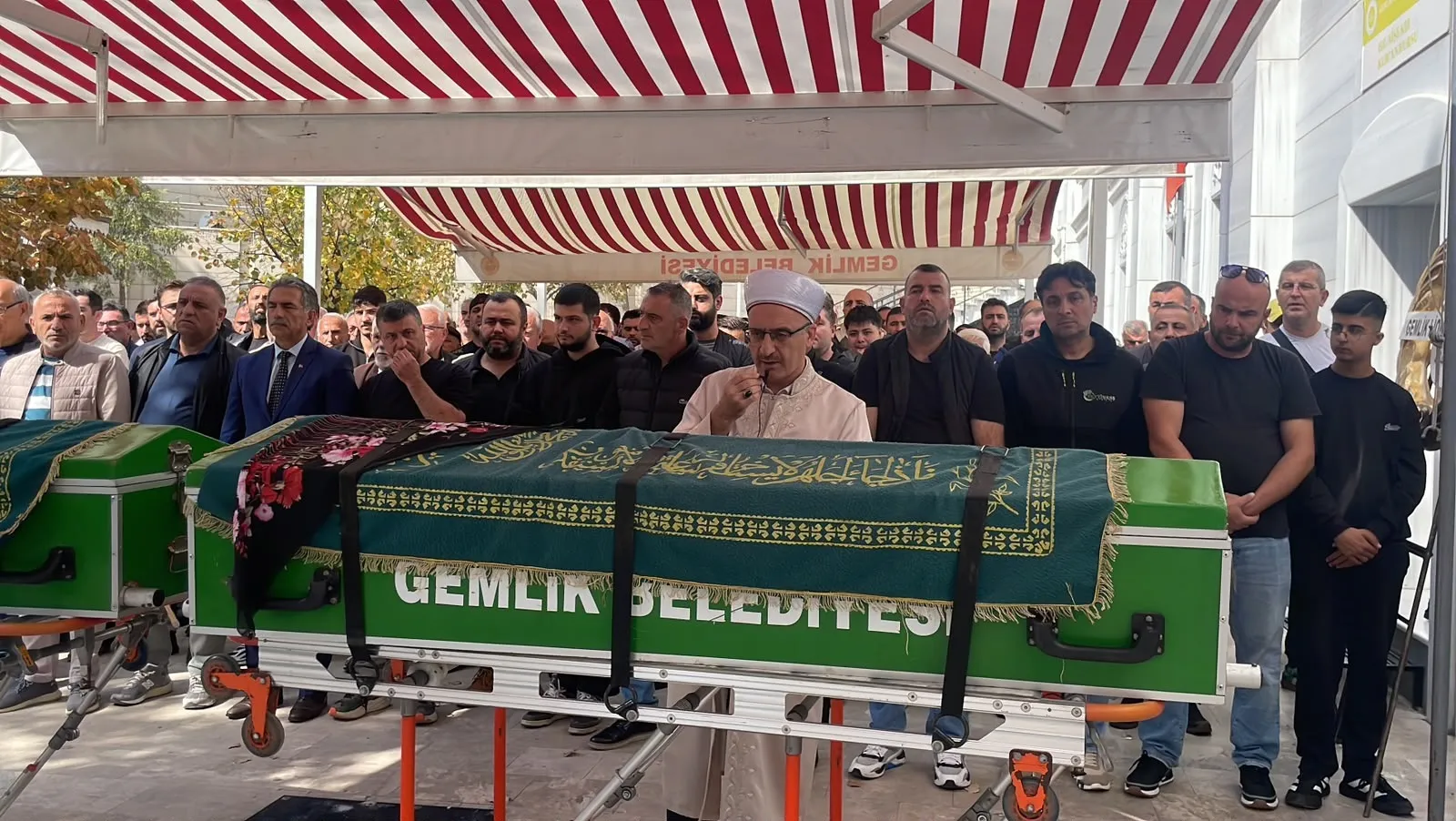 Komşu dehşetinde son veda: Kara çifti gözyaşlarıyla uğurlandı