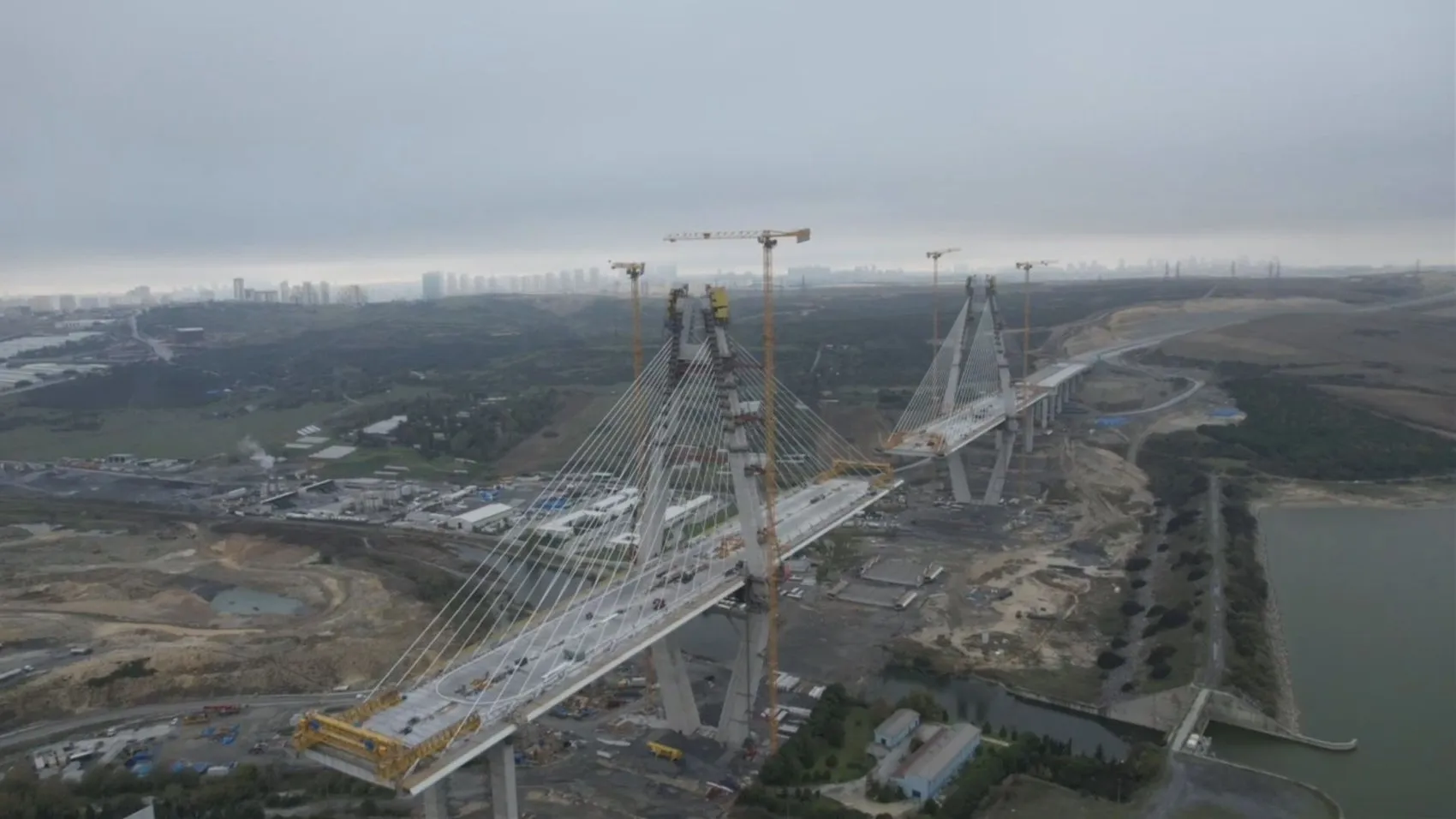 İstanbul'un dev ulaşım halkasında sona doğru: Sazlıdere Köprüsü'nün yükselen silüeti görüntülendi