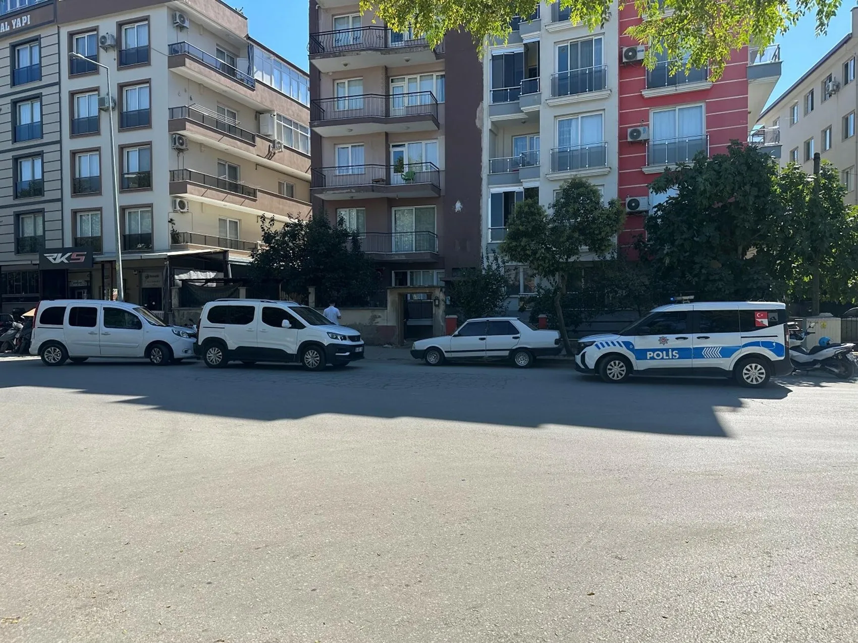 Ödemiş'te şüpheli ölüm: Bıçak bilerken mi yaralandı yoksa cinayet mi?