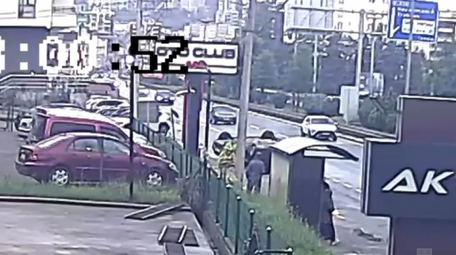 Yomra'da dehşet anları: Kontrolden çıkan araç takla atarak ters döndü