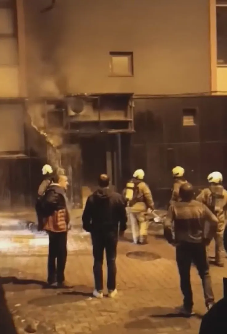 Kağıthane'de korku dolu anlar: Elektrik patlamaları arasında söndürme mücadelesi