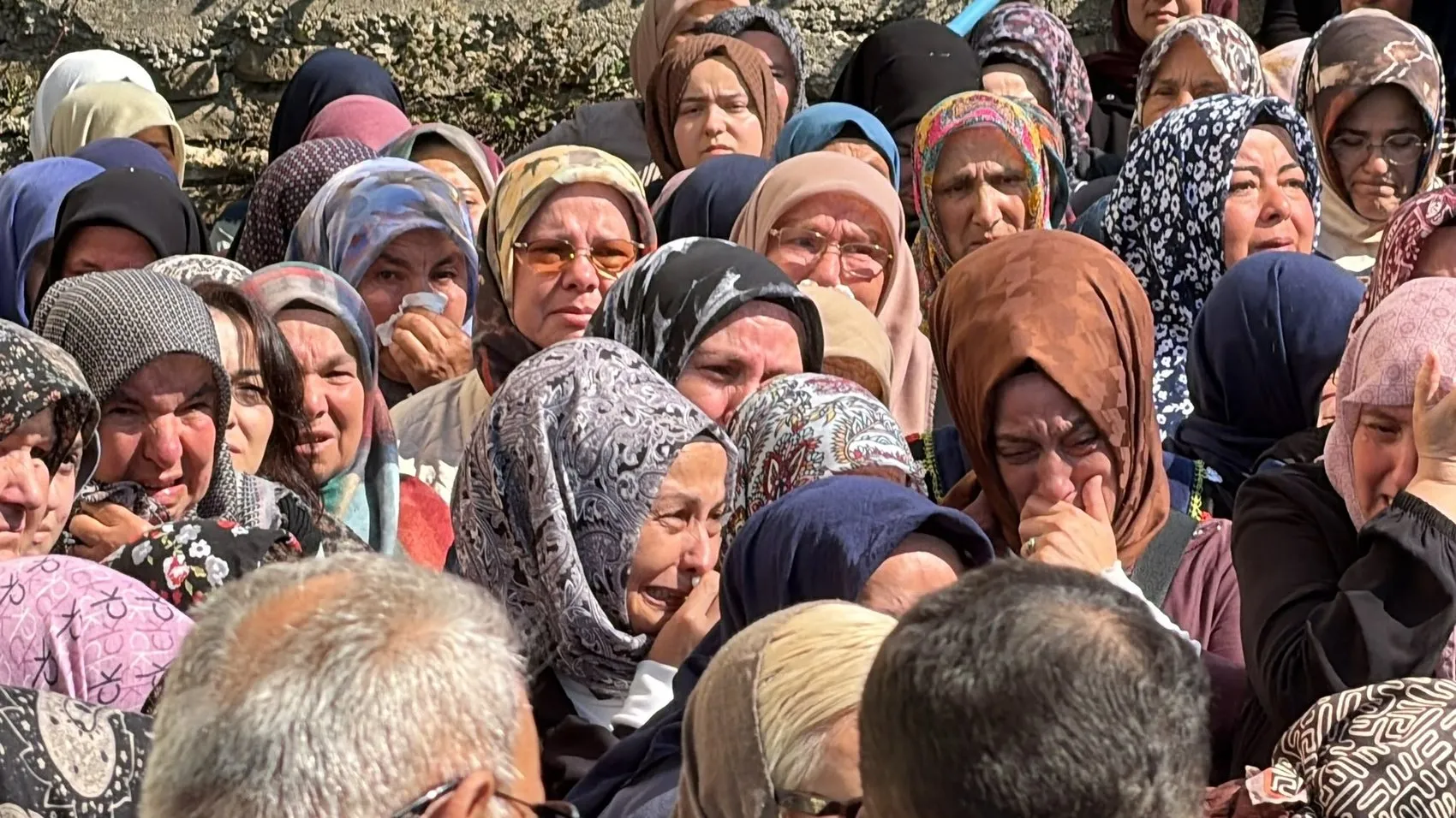 Minik Eslem Sare'nin vedası yürekleri dağladı: Bartın'da gözyaşları sel oldu