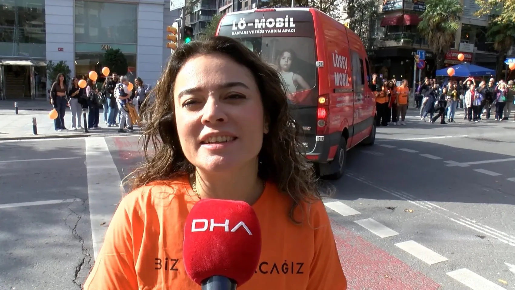 Bağdat Caddesi'nde beklenmedik ritim: Yonca Evcimik ile lösemiye karşı danslı çağrı