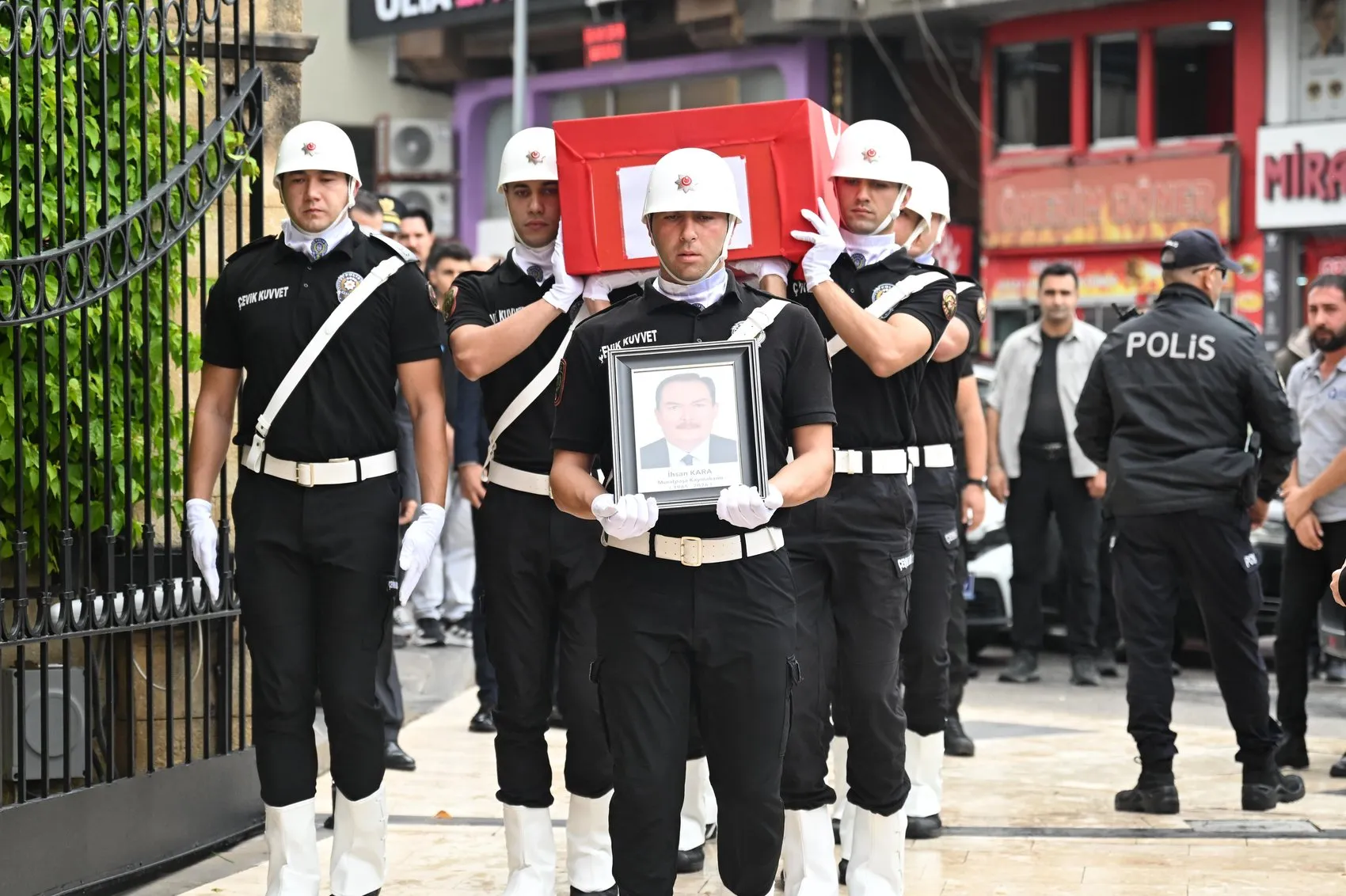 Muratpaşa Kaymakamı İhsan Kara'nın son mesajı: Görevinin başındayken veda etti