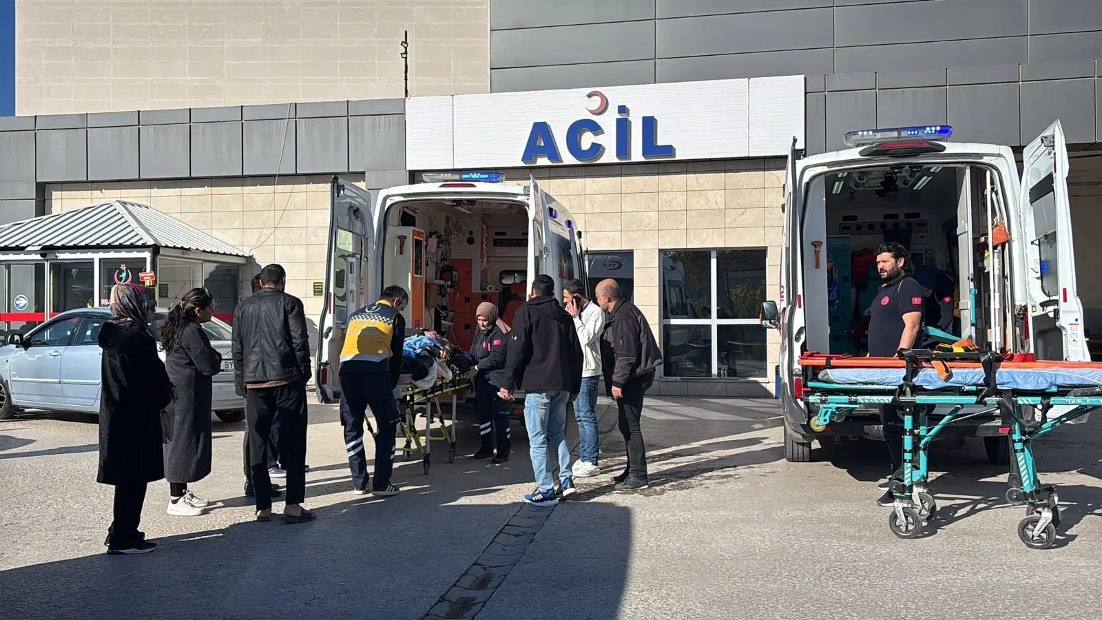 Tavşanlı'da Sanayi Sitesi'nde korkutan kaza: İki genç yaralandı