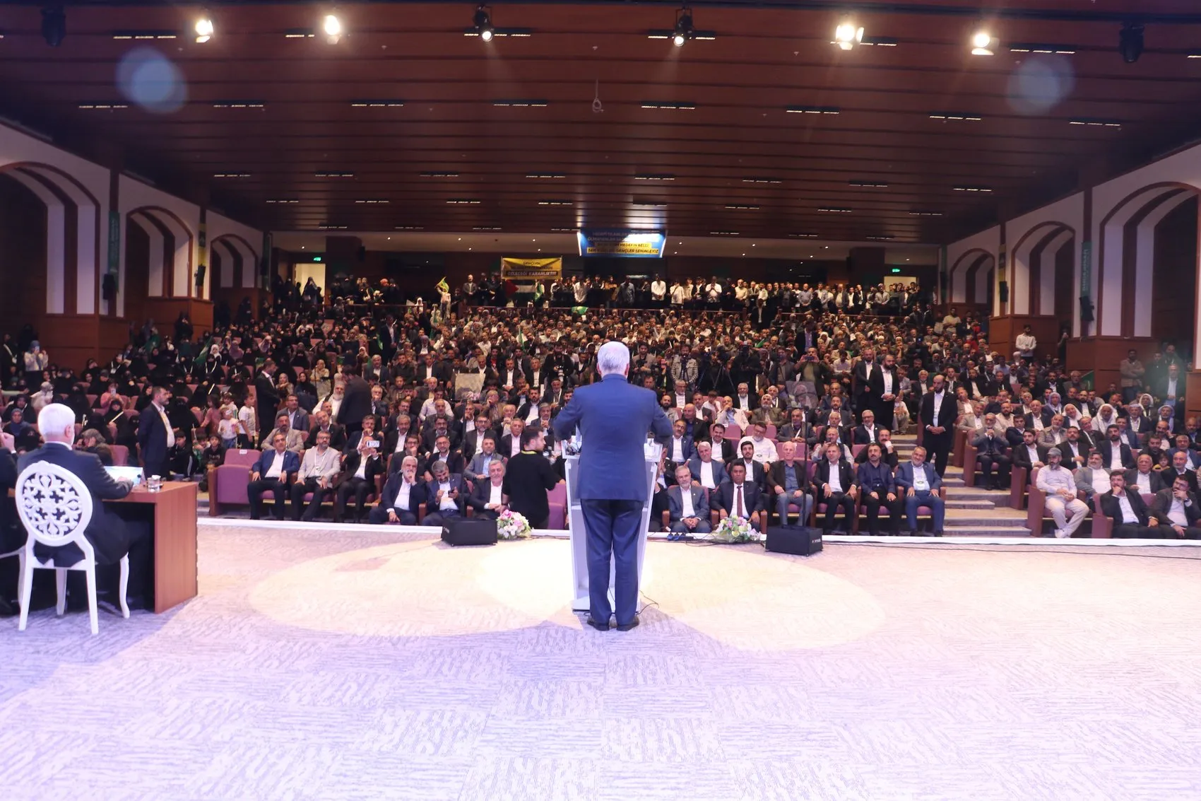 Zekeriya Yapıcıoğlu'ndan Diyarbakır'da Tarihi Çağrı: Silahın Gölgesi Kalkmalı