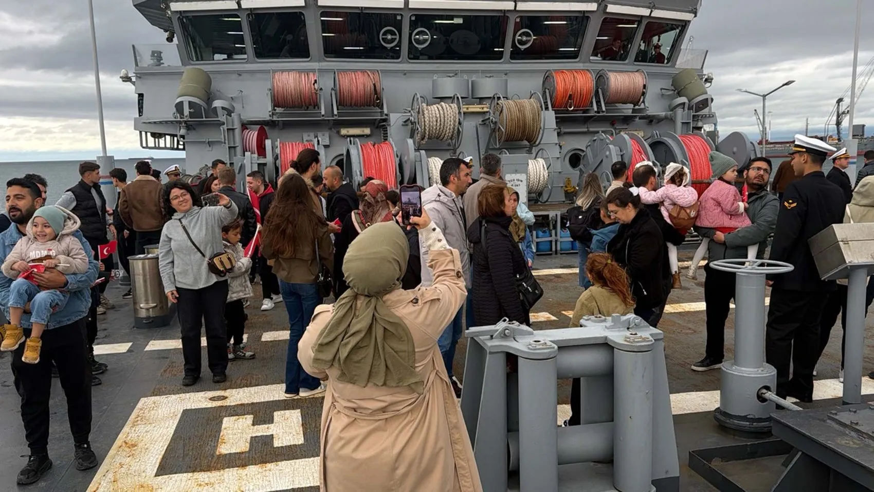 Tekirdağ limanında bayram coşkusu: TCG Işın vatandaşlarla buluştu