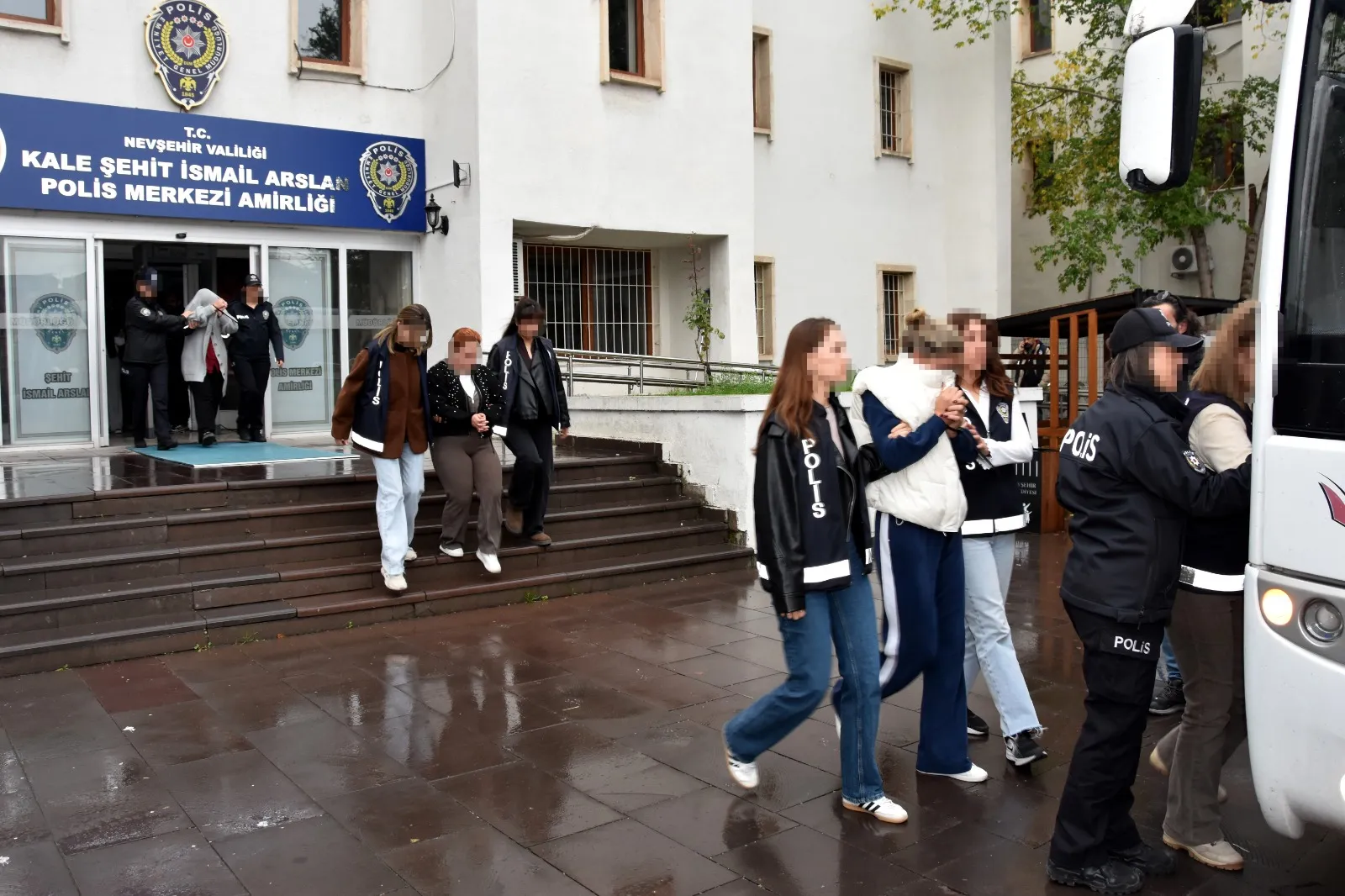 Dokuz ilde eş zamanlı düğmeye basıldı: Fuhuş şebekesine ağır darbe
