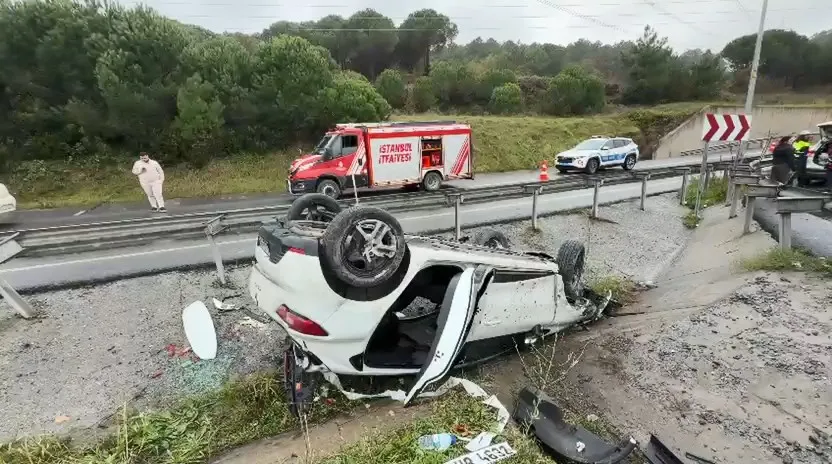 Kemerburgaz yolunda korkutan kaza: Bariyerleri aşan araç takla attı