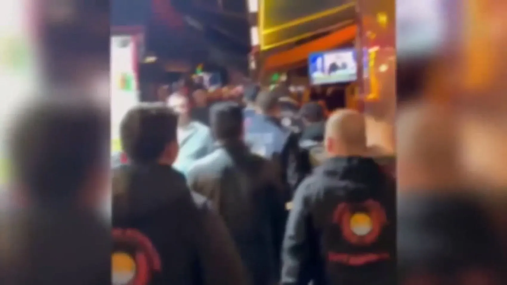Beyoğlu'nda gece operasyonu: Turistlerin huzurunu bozanlara ağır darbe