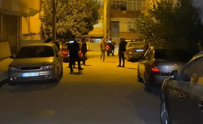 Küçükçekmece'de akşam saatlerinde dehşet anları: Motosikletli saldırganlar hedef gözeterek ateş açtı