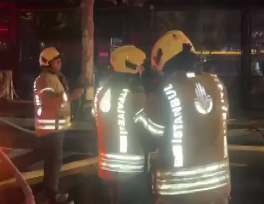 Esenyurt'ta restoran yangını: Alevlere müdahale eden çalışan hastanelik oldu