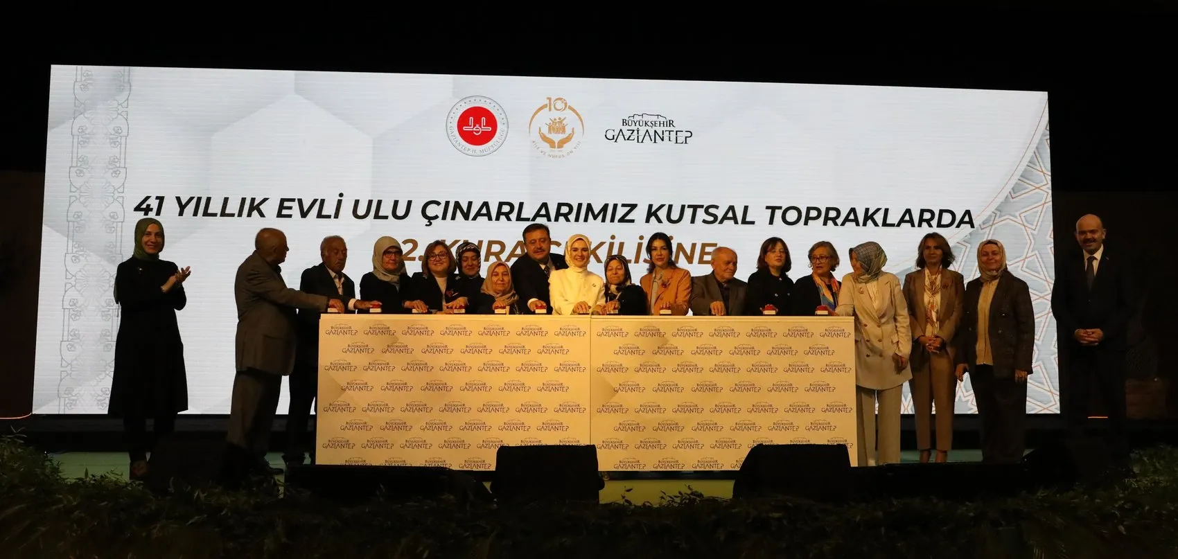 Gaziantep'te 41 yıllık sevgiye kutsal ödül: Bin çift umre yolcusu