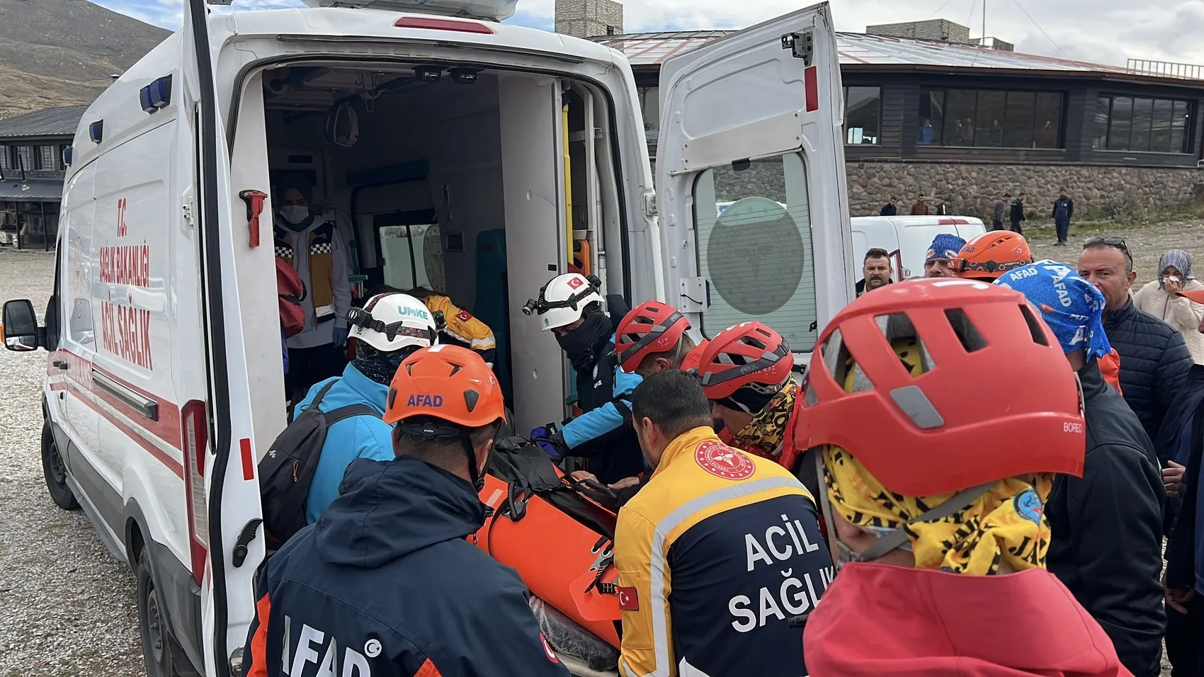 Zirve yolculuğu hüzünle bitti: Erciyes'in deneyimli rehberi son yolculuğuna uğurlandı