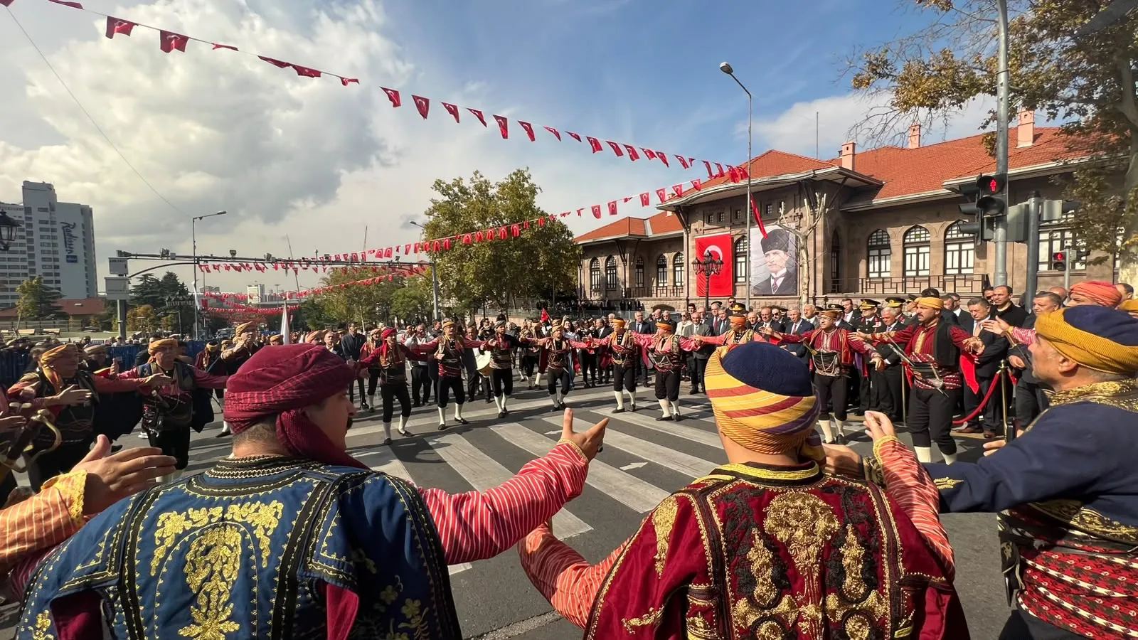 Cumhuriyetin kalbi Ankara 103 yaşında: Başkentlik gururu Anıtkabir'den Ulus'a taşındı