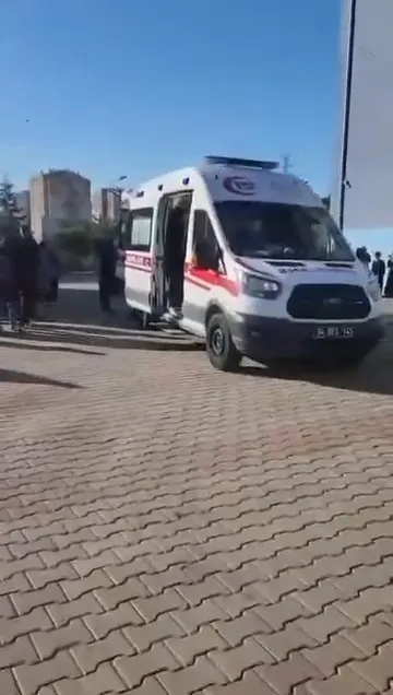 Kayaşehir'de okul koridorları karıştı: Öğrenciler arasındaki kavgada 5 yaralı