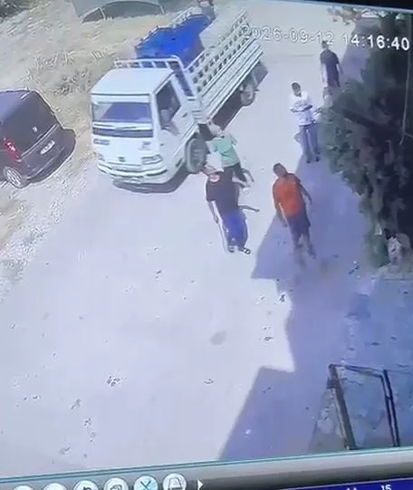 Sokak ortasında dehşet anları: Çocuk gürültüsü kavgası kanlı bitti