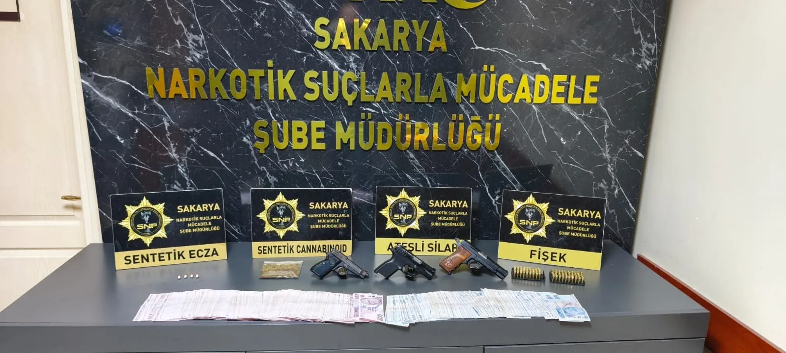 Sakarya'da şafak vakti narkotik baskını: 14 kişi kıskıvrak yakalandı