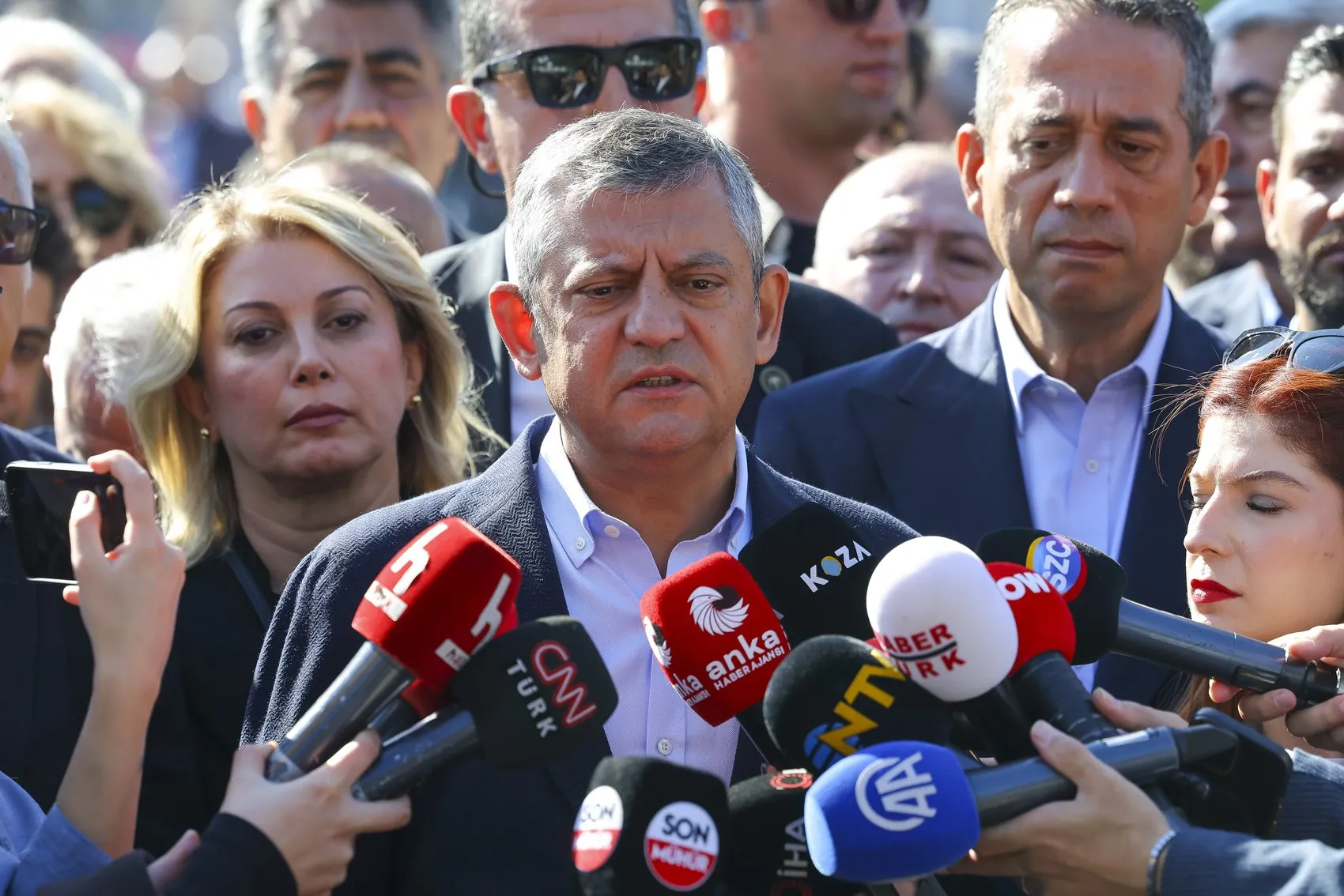 Özgür Özel'den iktidara fon krizi çıkışı: Suçluların telaşını vücut dillerinden okuyoruz