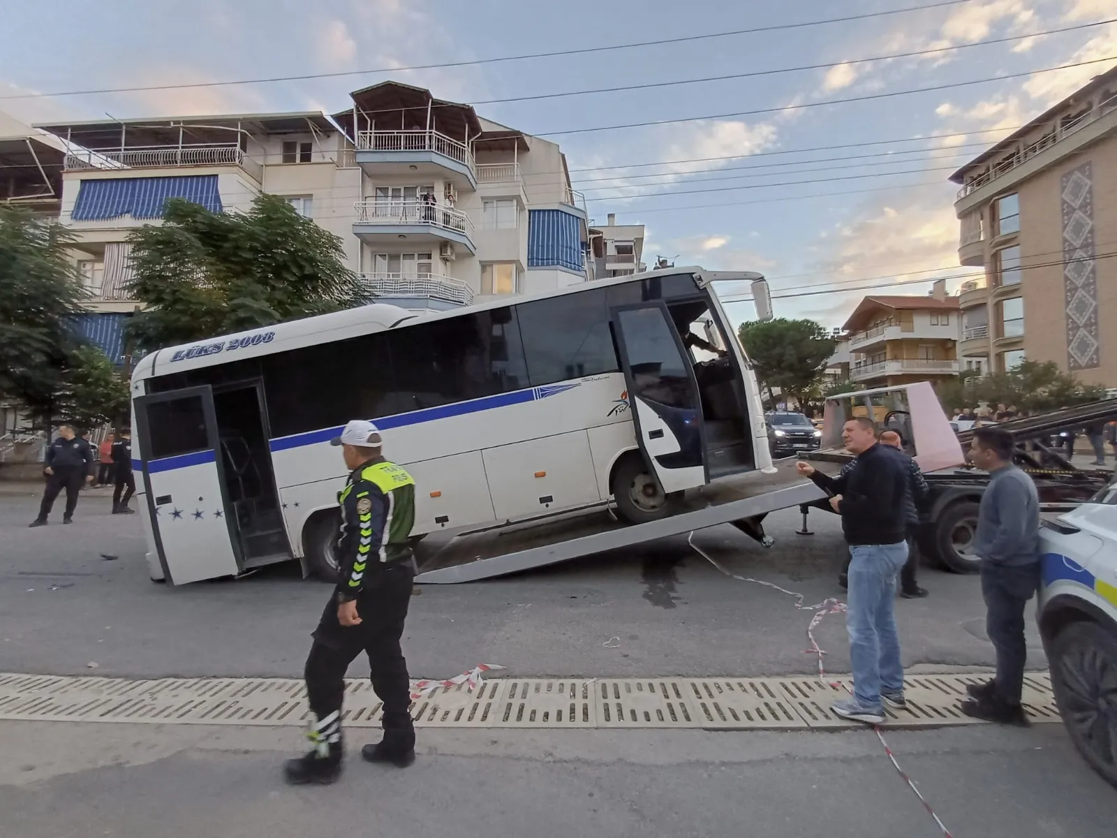 Salihli'de yürek yakan kaza: Servis minibüsünün çarptığı 8 yaşındaki çocuk hayatını kaybetti
