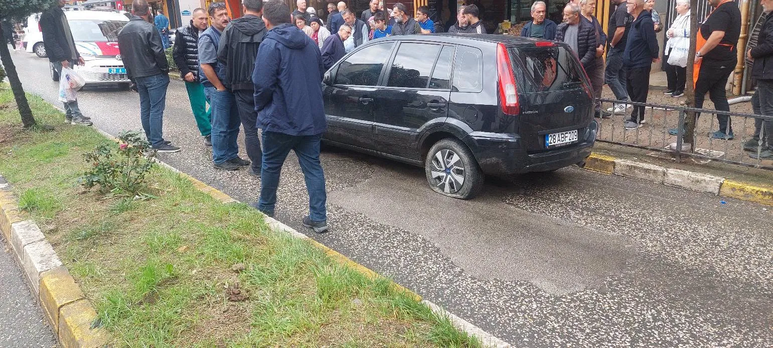 Giresun'da dehşet anları: Kontrolden çıkan otomobil kaldırımdaki yayaları biçti