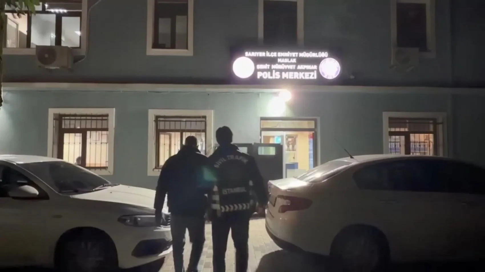 Sarıyer trafiğinde dehşet anları: Çocuğun çığlıkları arasında camı parçaladı