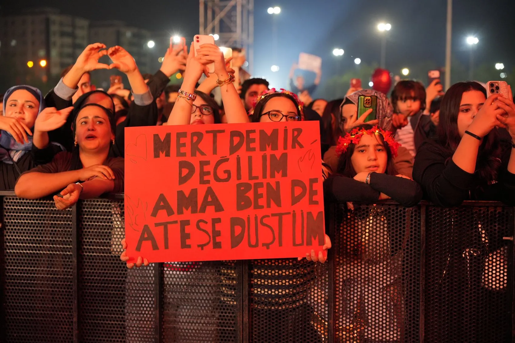 Diyarbakır'da Mert Demir rüzgarı: Nevruz Park'ta unutulmaz gece